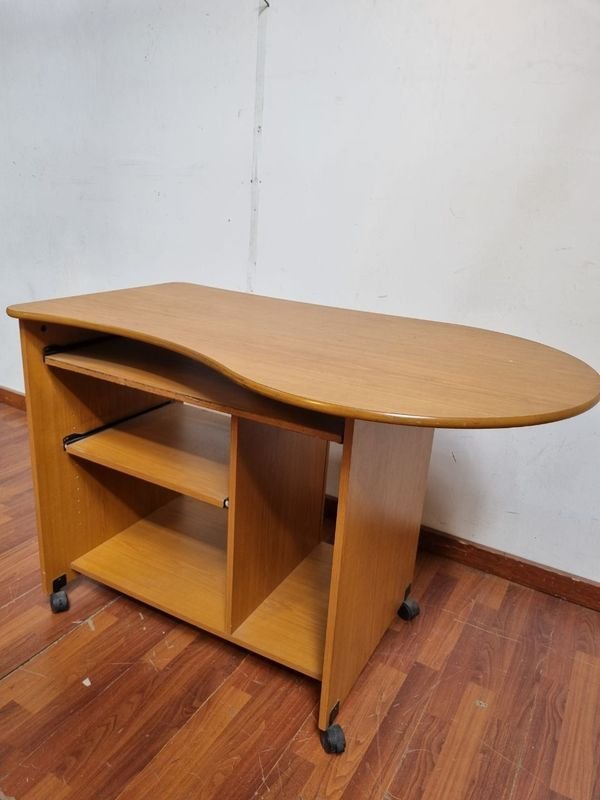 Esccritorio Con Rueditas Y Bandeja Deslizable - Mueble de Oficina - imagen 2