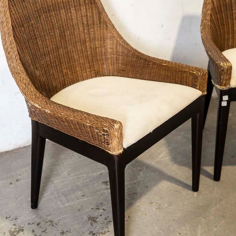 Sillones de madera y ratán con asientos tapizados - imagen 2