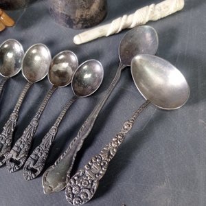 Lote de 15 piezas: Pinchos de madera, boquilla de marfil y cucharas de metal - imagen 5