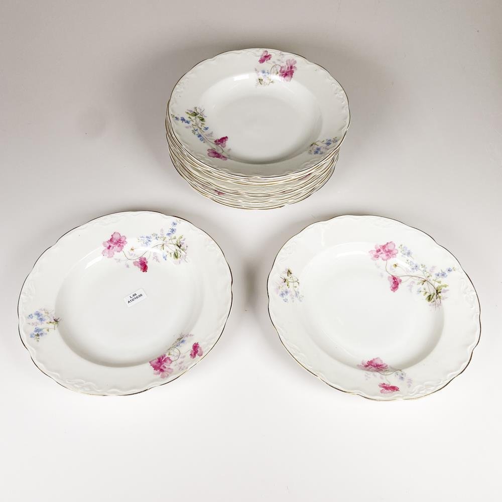 Diez Platos Hondos de Porcelana Alemana KPM con Decoración Floral