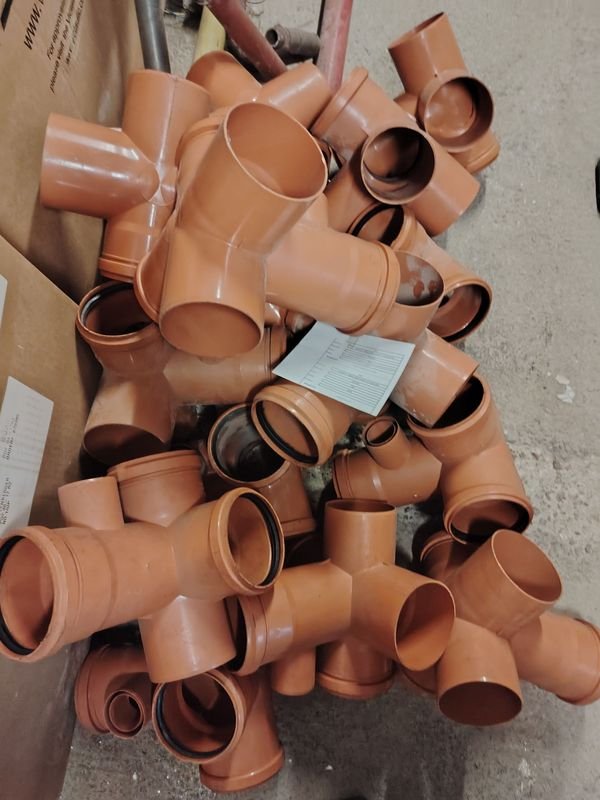 Tuberías de plástico doble 90° con ventilación - imagen 2