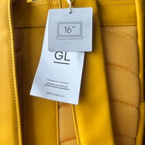 Mochila Gastón Luga Amarilla Impermeable para Notebook - imagen 5