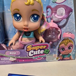 Muñeca "Super Cute Little Babies" Regi Superheroína - imagen 3