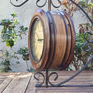 Reloj Decorativo de Pared Doble Faz con Soporte de Hierro Forjado -  Conmemorativo Palacio Salvo de Montevideo (1928)- Medidas Soporte: 41,5 cm x 49 cm / Medidas Reloj Diámetro 26 cm x Alto 41,5 cm x 49 cm cm Aprox. - imagen 2