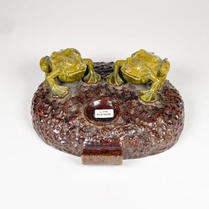 Lote anterior: Tintero de Gres Esmaltado con Dos Ranas Decorativas