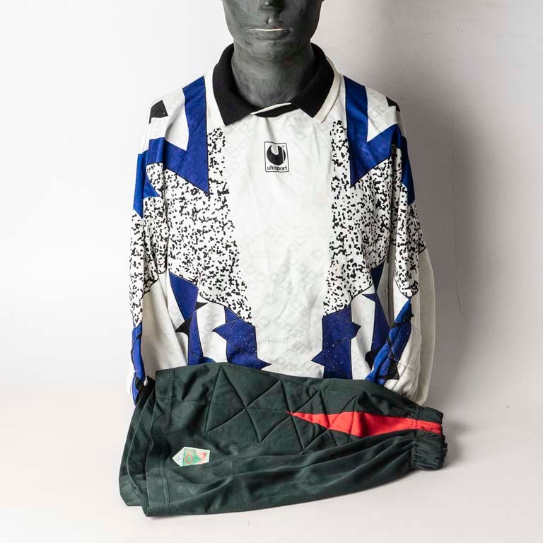 Lote siguiente: Camiseta y short de arquero de Rampla Juniors marca Uhlsport