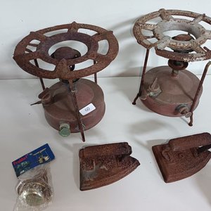 Dos Hornallas Primus y Dos Planchas de Hierro Antiguas - imagen 5