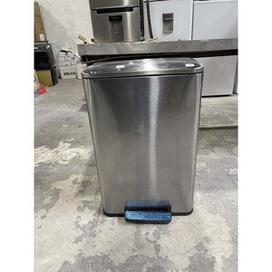 Lote siguiente: Cesto de Basura Metálico con Pedal