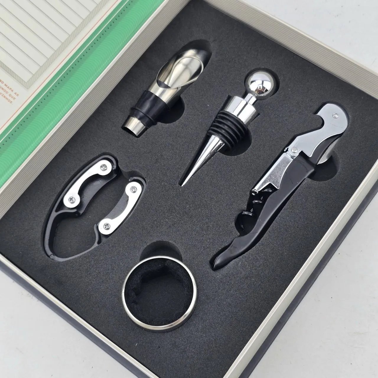Conjunto de accesorios para vino y libro - imagen 2