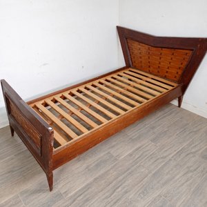 Lote siguiente: Cama de Una Plaza Estilo Mid Century de Madera