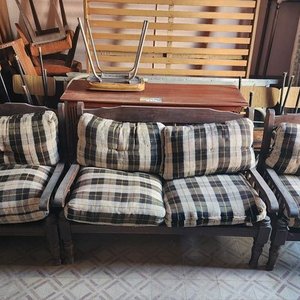 Lote anterior: Juego de Living de Madera con Almohadones a Cuadros