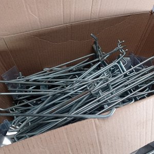 Más de 90 perchas en metal para exhibir en diferentes formas y tamaños.  - imagen 2