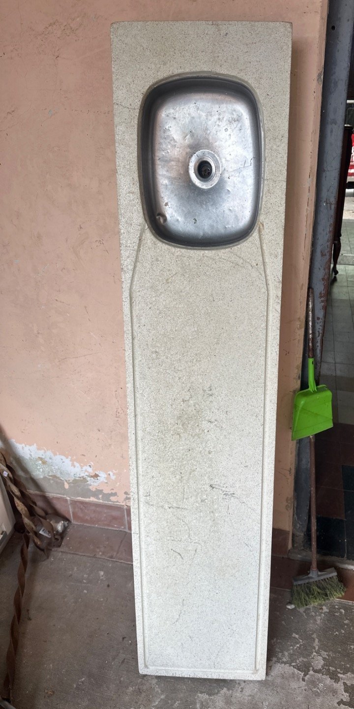 Mesada de Granito con Pileta de Acero Inoxidable