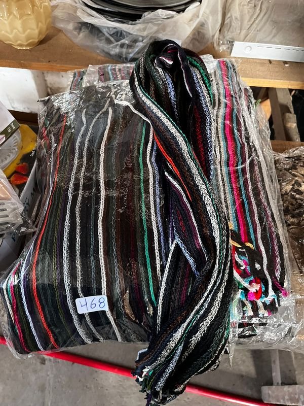Lote de Bufandas Rayadas con Flecos