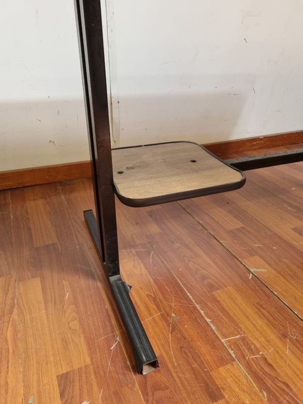 Escritorio Con Bandeja y Silla de Oficina - imagen 5