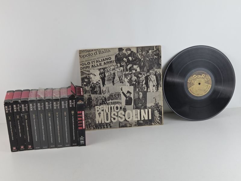 Lote siguiente: Colección de Vinilos y VHS Históricos