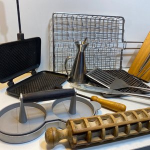 Set de Utensilios de Cocina y Parrilla: Sandwichera, Aceitera, Cuchillos y Más - imagen 3