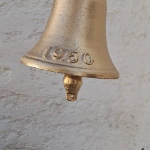 Campana Antigua Dorada con Año 1950 - imagen 3