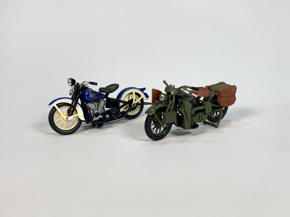 Maquetas Maisto: Harley Davidson Knucklehead Azul (1936) y WLA Flathead Verde (1942)