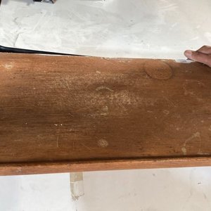 Lote siguiente: Repisa de Madera Rústica con Diseño Curvo