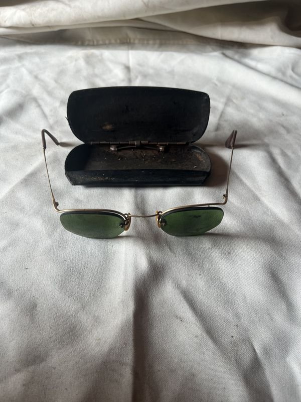 Lentes de sol con aumento y estuche - imagen 2