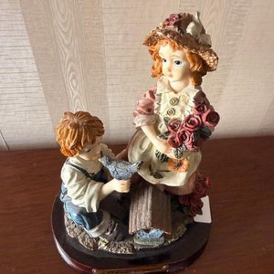 Lote anterior: Figura Decorativa Pareja de Niños Campesinos con Pájaros y Flores
