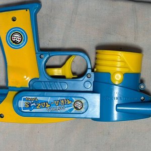 Lote de Juguetes: Peluches, Pistolas, Reproductor CD Panasonic y Más - imagen 32