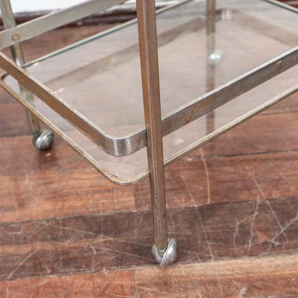 Mesa bar rodante con tapa de vidrio y estante - imagen 3