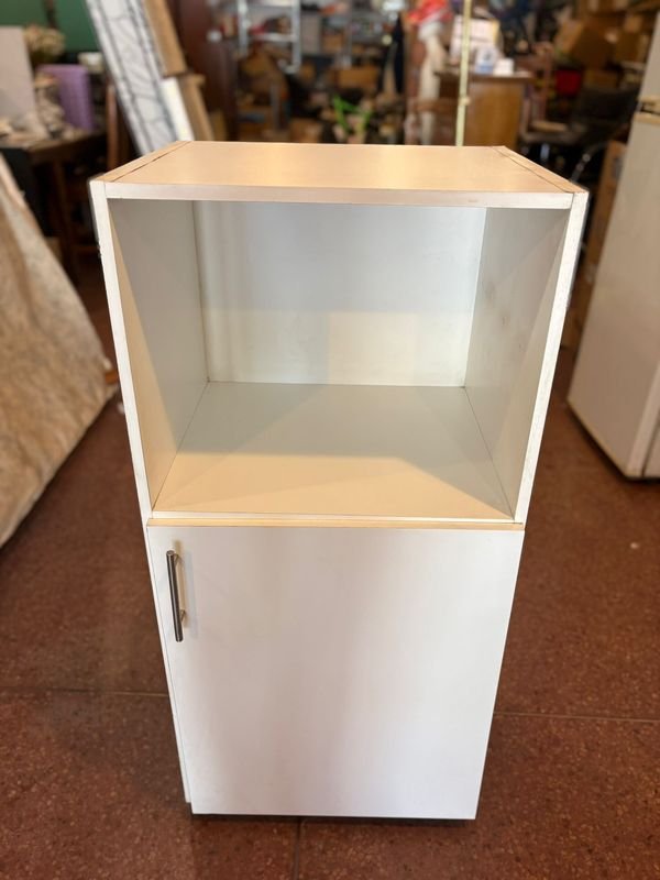 Lote anterior: Mueble multiuso con rueditas en buen estado