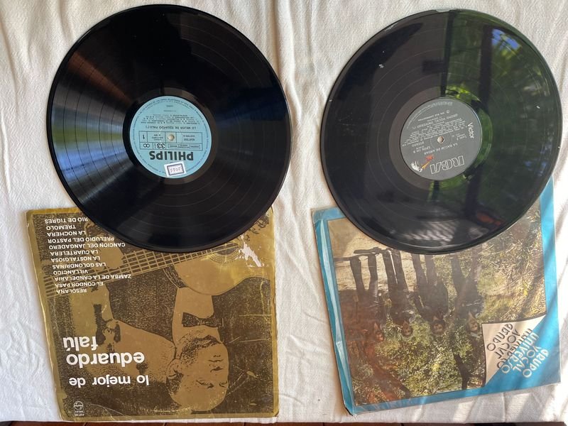 Lote de 2 Discos de Vinilo Usados: "Lo Mejor de Eduardo Falú" y "Grupo Vocal Universo"