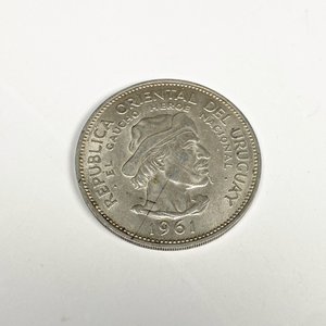 Moneda de Plata "El Gaucho" - República Oriental del Uruguay 1961 - imagen 2