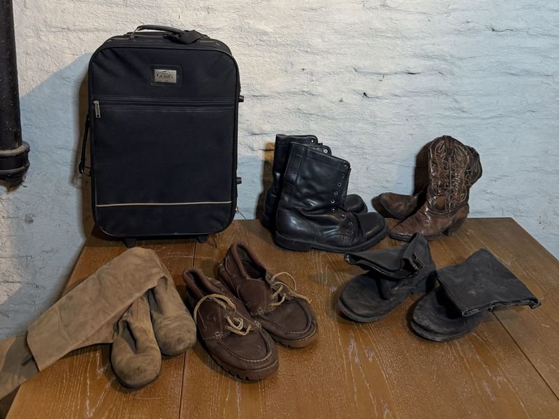 Botas y valija de mano de cuero nuevo - imagen 1