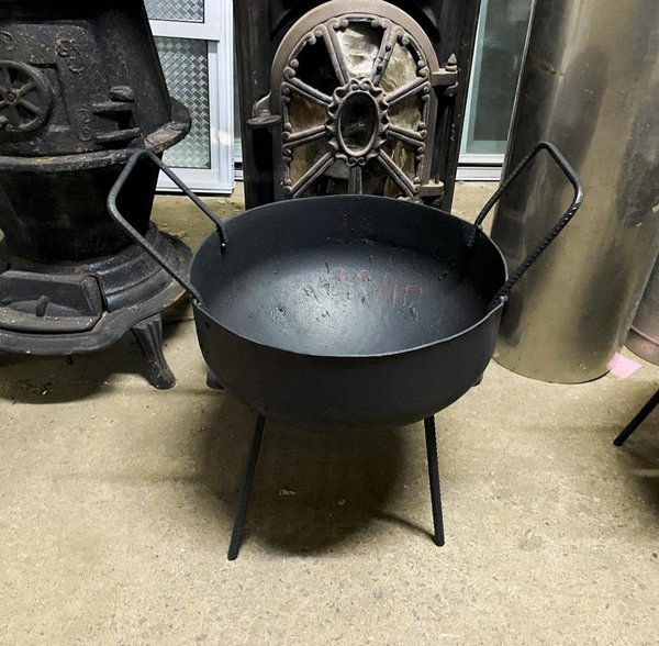 Fogon Negro Metálico con Patas y Asas - 37 cm Diámetro