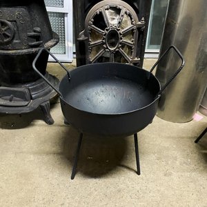 Fogon Negro Metálico con Patas y Asas - 37 cm Diámetro - imagen 1