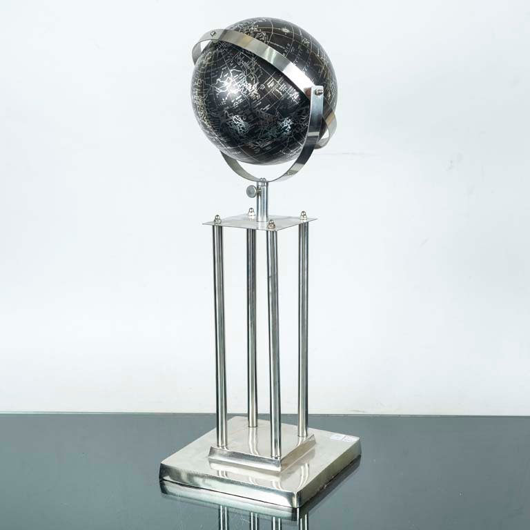 Lote siguiente: Globo terraqueo base de pedestal de metal
