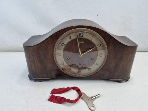 Antiguo Reloj de Sobremesa Junghans con Caja de Madera Curva y Maquinaria a la Vista - imagen 1