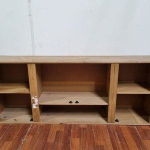 Lote siguiente: Mueble Organizador de Madera para TV con Estantes