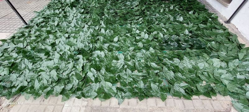 Malla de PVC simil enredadera con hojas nuevas - imagen 3