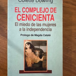 Lote siguiente: Libro "El Complejo de Cenicienta" de Colette Dowling