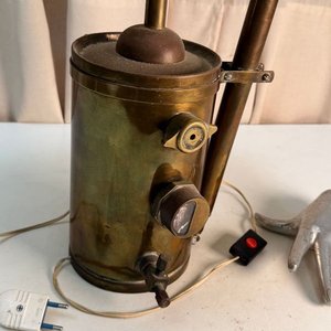 Lámpara de Mesa Decorativa con Medidor de Presión en Bronce - imagen 4