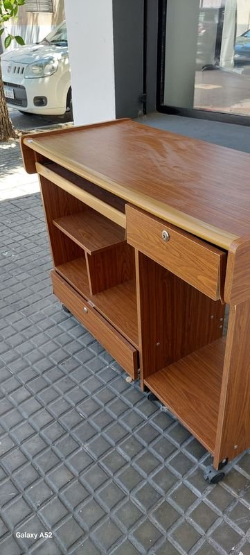 Escritorio en buen estado, mesa de trabajo con estantería y cajones - imagen 4