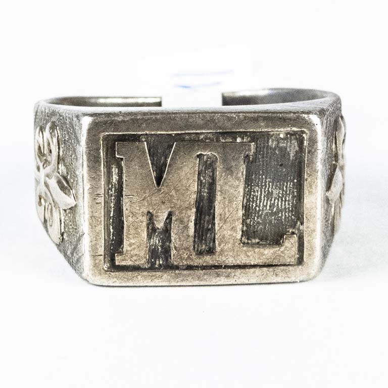 Lote siguiente: Anillo de plata con iniciales ML - Peso: 7,6gr - Medidas: 20mm