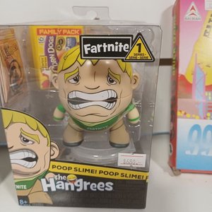 Lote de Juguetes: Peppa Pig, The Hangrees (Fortnite) y Juego Electrónico 999 Juegos - imagen 2