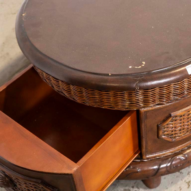 Mesa de living oval con detalles de madera y ratán - imagen 3