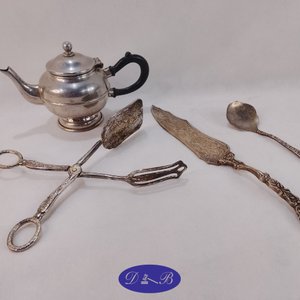 Lote anterior: Juego de 4 piezas de metal plateado para repostería