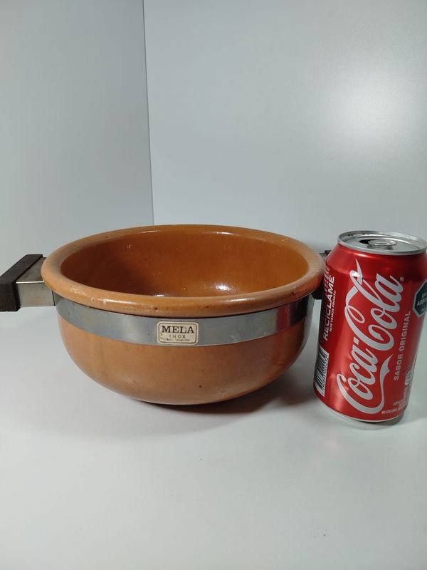 Olla de cerámica o barro con soporte de madera y asas en acero y plástico duro - imagen 3