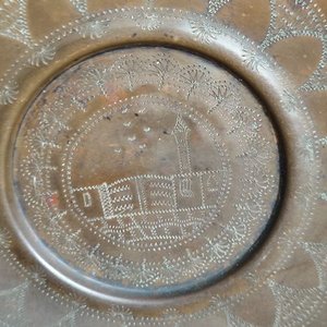 Plato Decorativo Grabado en Metal y Cobre con Inscripciones - imagen 4
