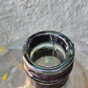 Damajuana Grande de Vidrio Verde 60 Litros con Tapa de Madera - imagen 3