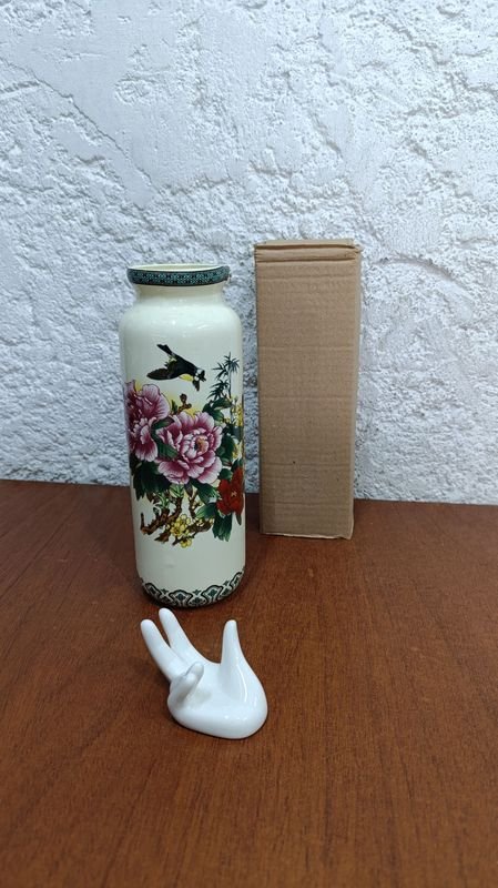 Lote anterior: Vaso Cerámico con Motivos Florales y Avícolas