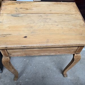 Lote anterior: Antigua Mesa Baúl de Pino Blanco